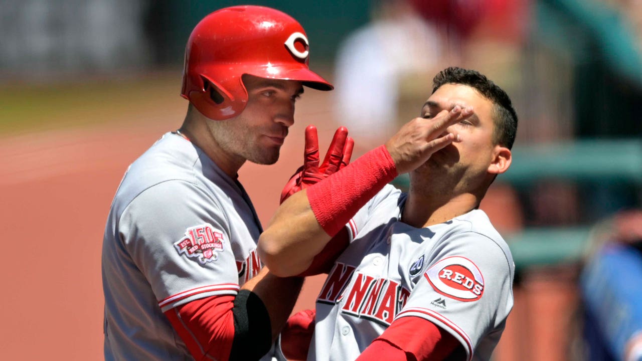 Reds open game with 2 homers, beat Indians 7-2, split series